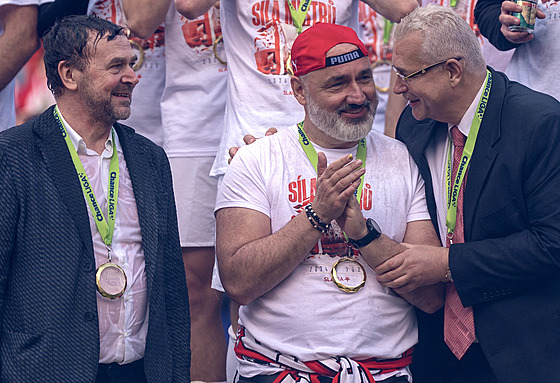 Slávistický trenér Jindich Trpiovský slaví zisk mistrovského titulu s...