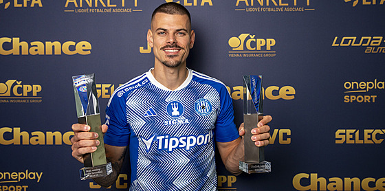 Olomoucký útoník vyhrál dv ceny v anket Ligové fotbalové asociace (LFA)....