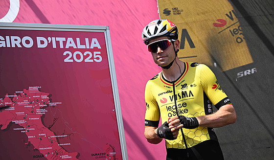 U ZASE ROZDÁVÁ ÚSMVY. Wout van Aert na italském Giru.