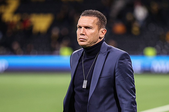 Barak Bachar na lavice Crvene zvezdy bhem utkání Ligy mistr s Young Boys...