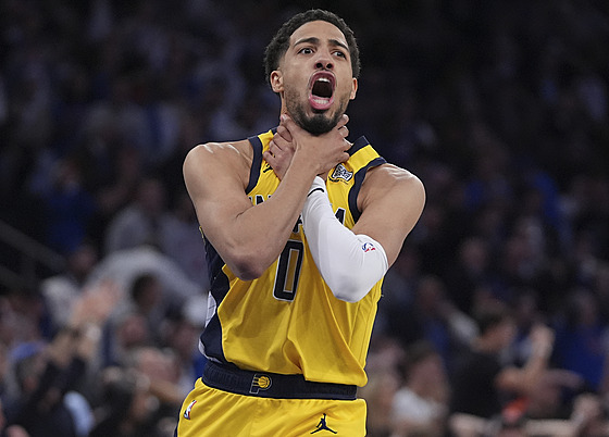 Tyrese Haliburton (0) z Indiana Pacers zopakoval ikonické gesto proti New York...