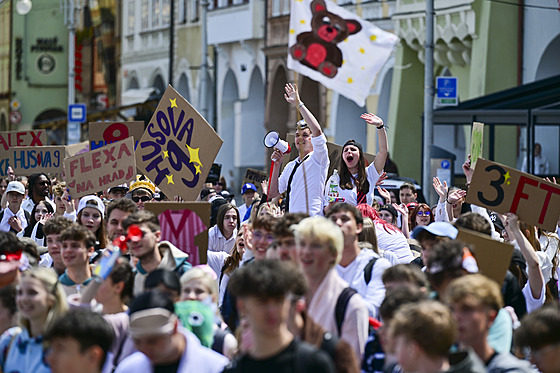 ZávÄreÄným průvodem a volbou krále vyvrcholil BudÄjovický Majáles