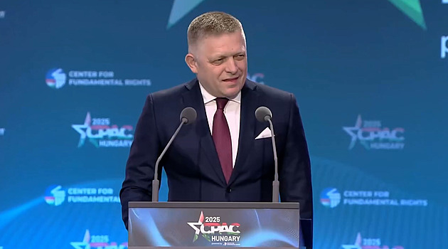 Ten růst a ta naše neschopná demokracie! Fico by rád reformoval politický systém ve stylu diktátorů