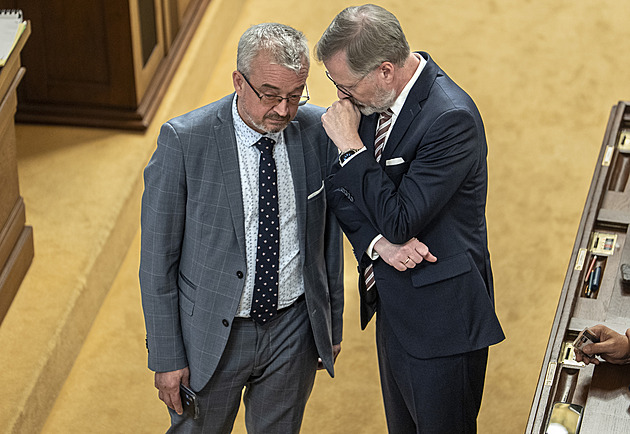 Pokračuje schůze Sněmovny. Účast je nízká, jednání se muselo dokonce přerušit