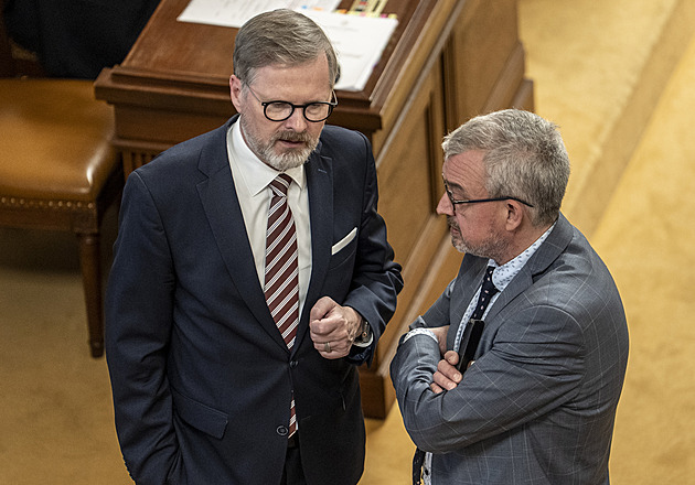 Decroix? Benda? Staněk? Fiala má nástupce za ministra Blažka, jméno nechce říct