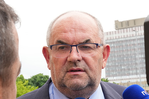 Hokejový svaz vyplatil jednu provizi dvakrát. Jeden a půl milionu dostala Peltova firma