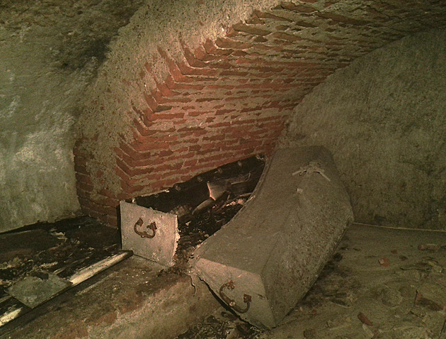 V kryptě olomouckých Přemyslovců našli sarkofág s ostatky významného biskupa