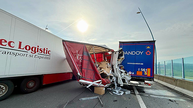 Pražský okruh směrem k Ruzyni stál. U Zbraslavi bouraly dva kamiony a dodávka