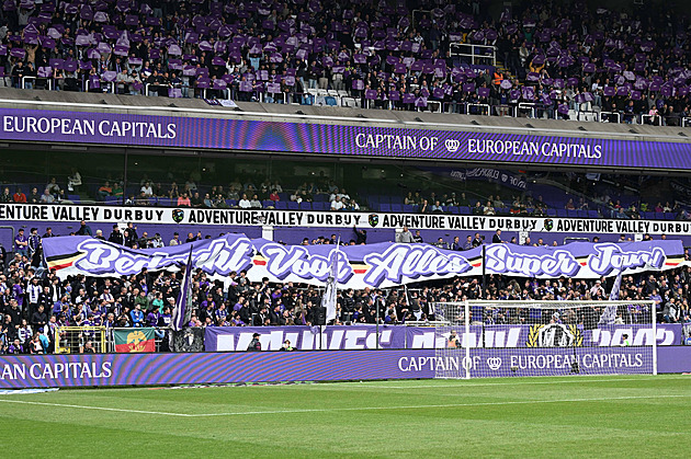 Čínské Ivánku, kamaráde? Lobbisté z Huaweie lanařili europoslance na fotbale