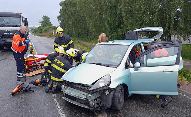 Pi nehod osobních automobil na Beneovsku se ve tvrtek ráno zranili ti...