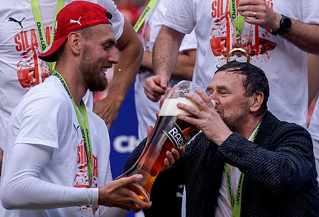 Proč Tykač nepustil Trpišovského? Neumím si představit, že by ve Slavii nebyl, řekl