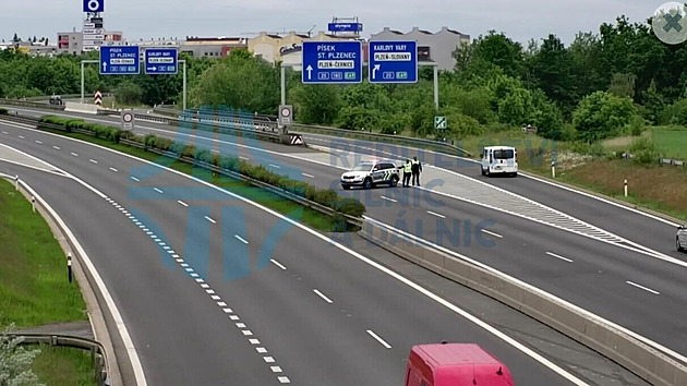 Dálnice D5 byla u Plzně ve směru na Rozvadov uzavřena kvůli nehodě kamionu
