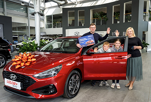Rodina byla v šoku, mám radost. Čtenářka iDNES.cz si převzala vyhraný automobil