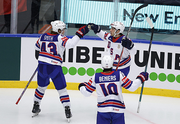 Stačilo pár zápasů a už se dočká miliardy. Talent Nazar v NHL slaví rekordní smlouvu