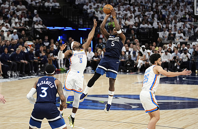 Ovečka se proměnila ve vlka. Minnesota rozervala OKC a snížila stav série