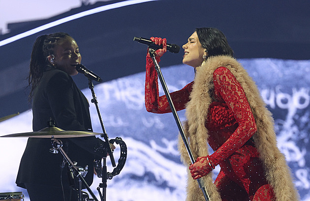 Hvězdná Dua Lipa v Praze zpívala hit Ewy Farne. Můj mobil explodoval, zářila Češka