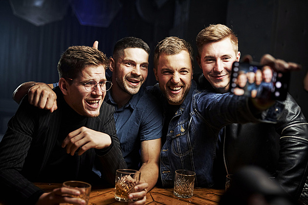 Berete si na pařby smartphone? Tak pozor, ať nedopadnete jako tento Polák