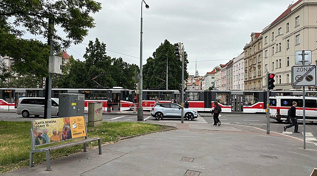 U zastávky nádraí Vrovice srazila tramvaj lovka. (28. kvtna 2025)
