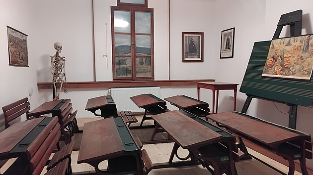 V muzeu najdete i tém sto let starou kolní tídu.