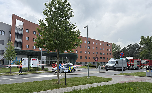 Zásah policie a hasi v Uherskohradiské nemocnici (22. kvtna 2025)