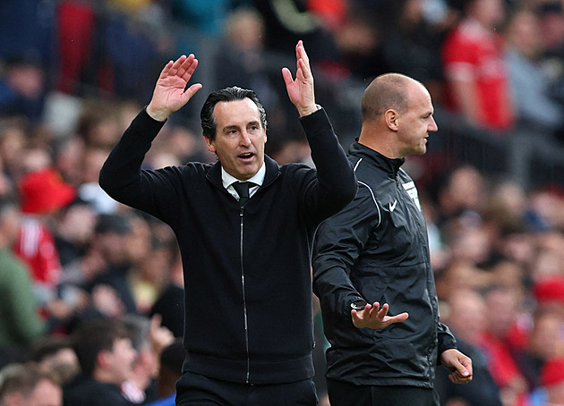 Kvůli vám nejsme v Lize mistrů! Aston Villa spílá sudímu, který zapískal moc brzo