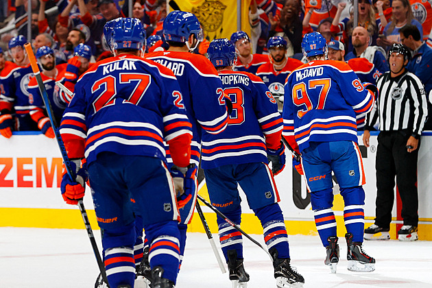 Edmonton zvítězil v úvodním finále Stanley Cupu, po vyloučení Noska rozhodl Draisaitl
