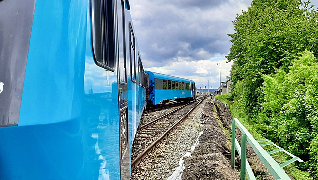 V Liberci při posunu vykolejil vlak. Regionální trať stála