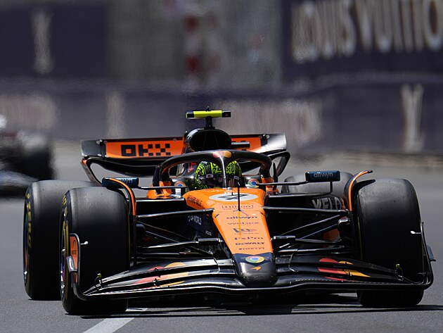 Lando Norris v ele Velk ceny Monaka ped Charlesem Leclercem