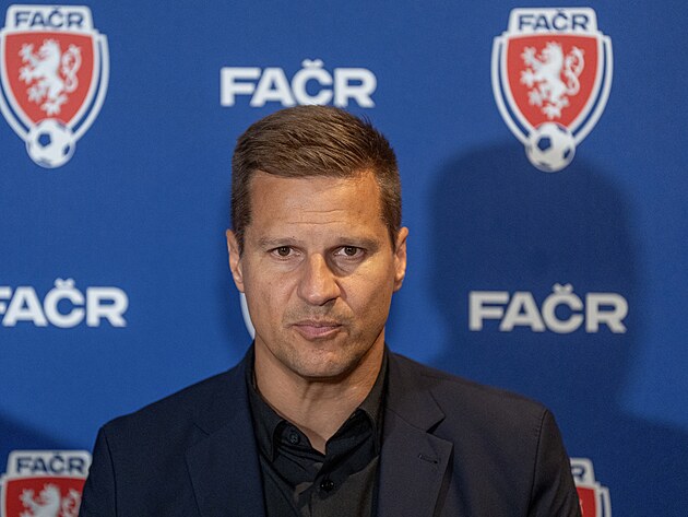 Mstopedseda za echy Tom Per na tiskov konferenci.