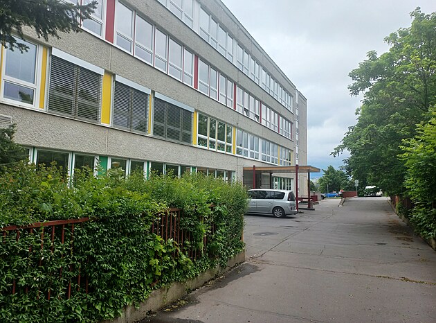 Základní kola Dr. Jana Malíka v Chrudimi je nejvyhláenjí kolou v okolí....