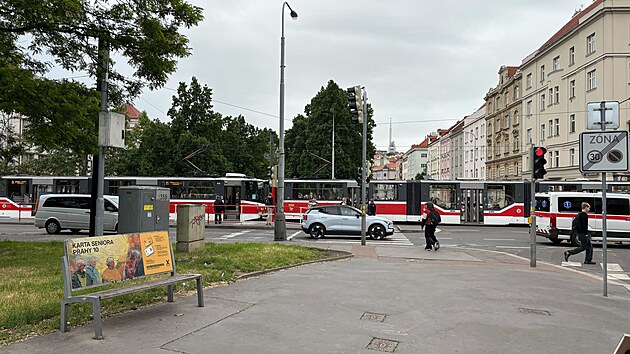 U zastávky nádraí Vrovice srazila tramvaj lovka. (28. kvtna 2025)