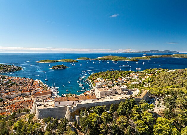 Chorvatsk ostrov Hvar pat mezi oblben destinace. (27. kvtna 2025)