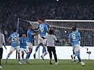 Fotbalisté Neapole oslavují triumf v italské lize.