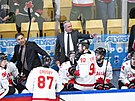 Kou� Dean Evason a jeho kanad�tí sv��enci vst�ebávají �okující prohru s Dánskem.