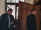 Petr Ola (vpravo) odeel od Krajskho soudu v Brn s podmnkou za to, e hal...