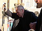 Hosté picházejí na rozluku s Jiím Bartokou. (20. kvtna 2025)