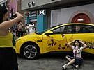 Prezentace elektromobilu MONA M03 Max EV od ínské automobilky XPENG na akci...