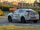 Prototyp nové generace Nissanu Leaf pi testech v Praze