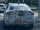 Prototyp nové generace Nissanu Leaf pi testech v Praze