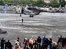 Armáda eské republiky si na praských náplavkách pipomíná 80. výroí od konce...