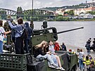 Armáda eské republiky si na praských náplavkách pipomíná 80. výroí od konce...