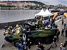 Armáda eské republiky si na praských náplavkách pipomíná 80. výroí od konce...