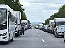 Dlnici D10 ve smru na Turnov uzavela v ptek dopoledne hromadn nehoda,...