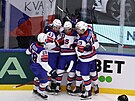 Amerití hrái slaví gól Franka Nazara proti eskému týmu.