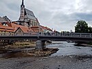 Krumlov po mscch otevel most pes Vltavu