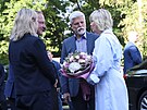 Pivtn prezidenta Petra Pavla a prvn dmy Evy Pavlov ped azylovm domem...
