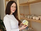 Eva Seitl trv ve sv brnnsk keramick dln Hlna srdcem veker voln as...