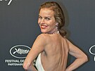 Eva Herzigová dress code dodrela. Odhalila jen záda (19. kvtna 2025).