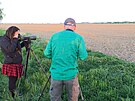 Ornitologov hledaj v poli u Kratonoh ej hnzda.