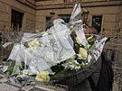 Lidé u od rána pináeli do Rudolfina vnce na rozlouení s Jiím Bartokou...
